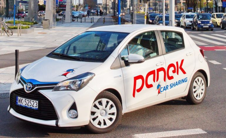 Warszawa i ekologiczny car-sharing. Do dyspozycji mieszkańców oddano 300 hybryd