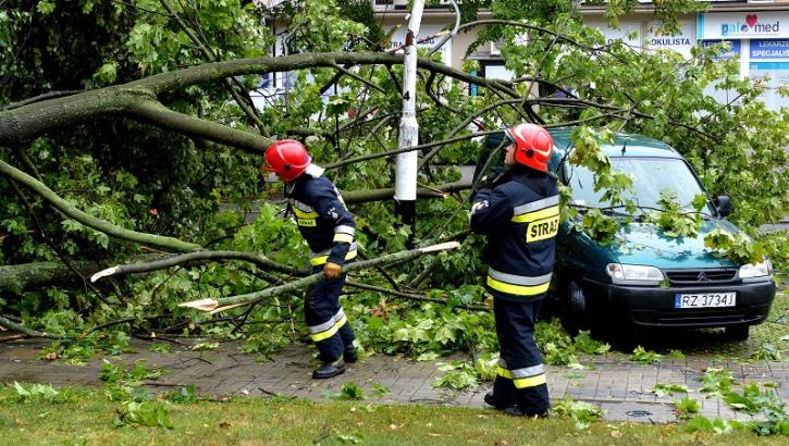 Gwałtowne burze w całej Polsce. Ponad 600 interwencji strażaków