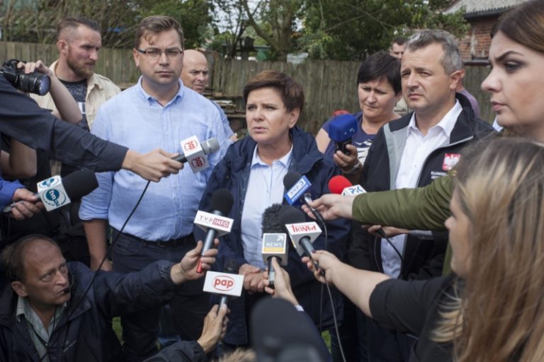 Szydło: służby niosły pomoc natychmiast po nawałnicach. Koncentrujemy się na szacowaniu szkód i odbudowie