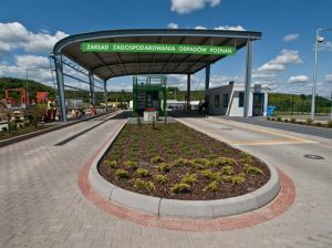Mieszkańcy zablokowali wjazd do ZZO Poznań. Skarżą się na uciążliwości zapachowe