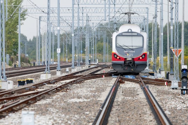 Polska kolej coraz bezpieczniejsza. Spada liczba wypadków