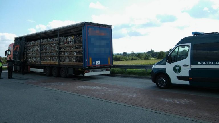 Nielegalnie przewozili śmieci z Niemiec do Polski. Sprawą zajmie się policja