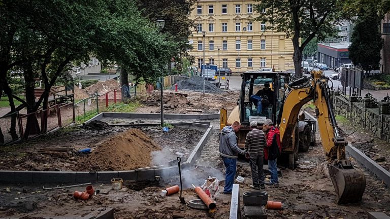 W Szczecinie remontują cmentarze i tworzą ptasie azyle