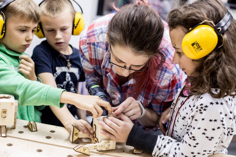 W Warszawie otwarto nowy Fab Lab - centrum napraw i tworzenia technologii