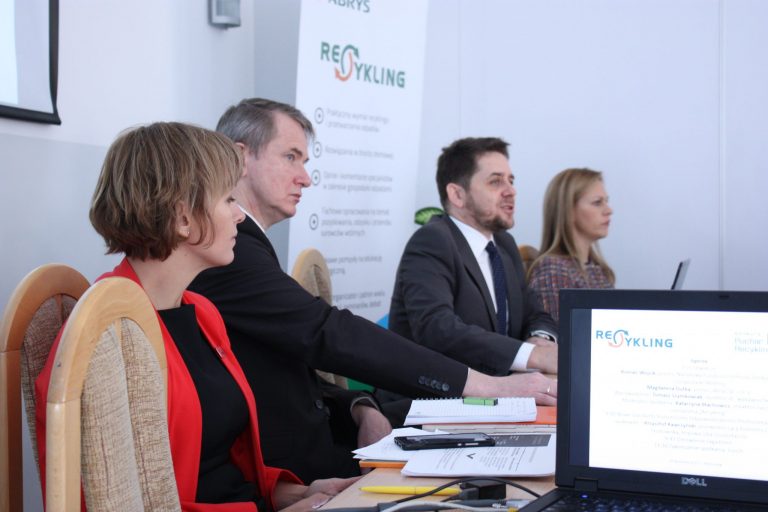 Jak odpowiedzialność producenta może wpływać na rozwój recyklingu? Eksperci debatowali w NFOŚiGW