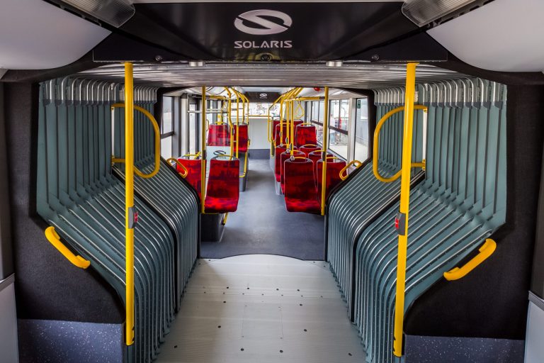 Po Warszawie jeździ już pierwszy elektryczny autobus przegubowy
