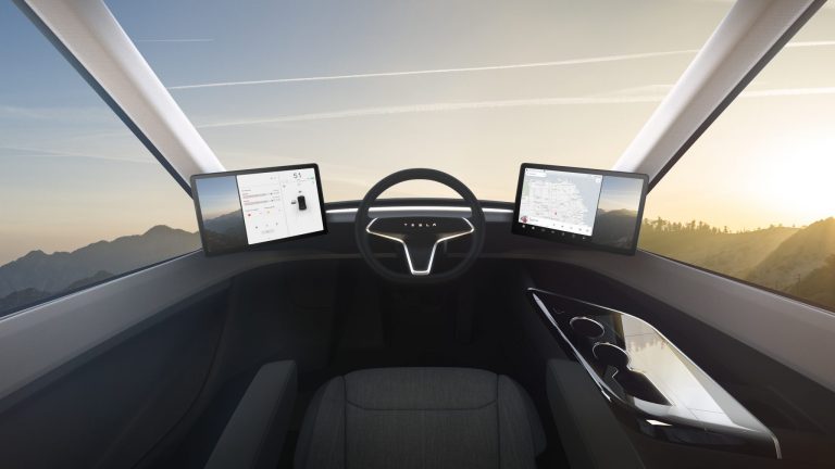 Tesla_Semi_Interior_Command