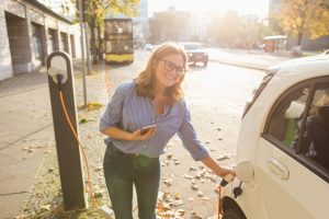 Coraz więcej Polaków deklaruje chęć zakupu samochodu elektrycznego