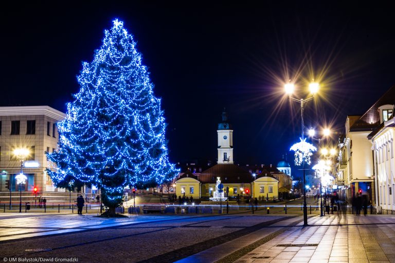 Świąteczne choinki w polskich miastach. Która najpiękniejsza? [GŁOSOWANIE]