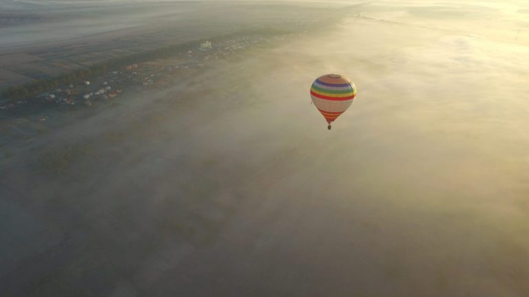 W Katowicach badają smog latając balonem