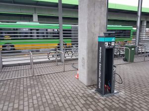 W Poznaniu zamontowano stacje napraw dla rowerów