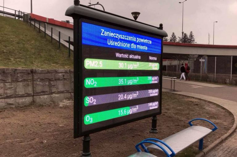 Kraków: trwają testy tablic informujących o smogu [WIDEO]