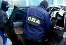 Łapówka za zezwolenie na zbieranie odpadów. CBA zatrzymało urzędnika na gorącym uczynku Funkcjonariusze Centralnego Biura Antykorupcyjnego (CBA)