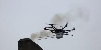 Kontrola komina pod kątem zanieczyszczeń przy pomocy drona firmy Flytronic w Katowicach