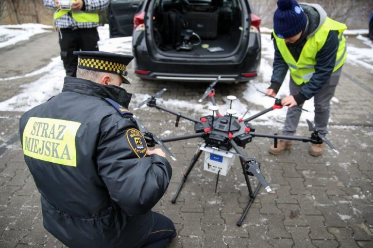 Dron w Katowicach badał smog. Pierwszy mandat wystawiono już po godzinie