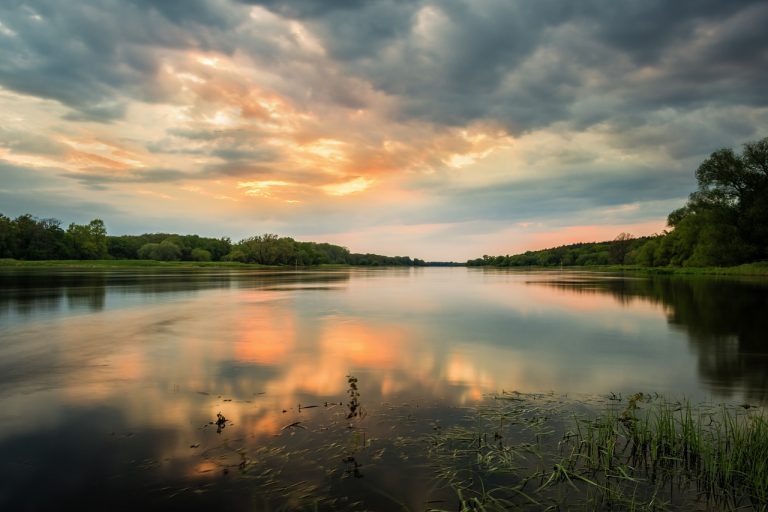Wody Polskie oczyszczają Jezioro Mucharskie