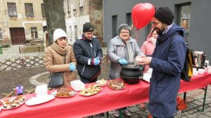Wrocławianie mogą podzielić się jedzeniem. Otwarto nową społeczną lodówkę.