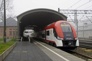 Poznańska Kolej Metropolitalna. Pierwsze umowy i nowe pociągi