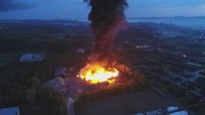 Małopolska: ogromny pożar składowiska odpadów wielkogabarytowych