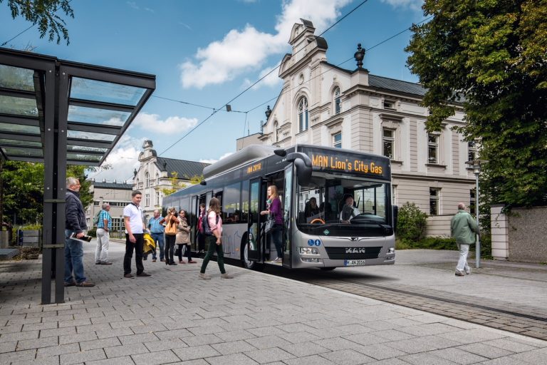 Warszawa zamawia autobusy na gaz. Lublin stawia na 