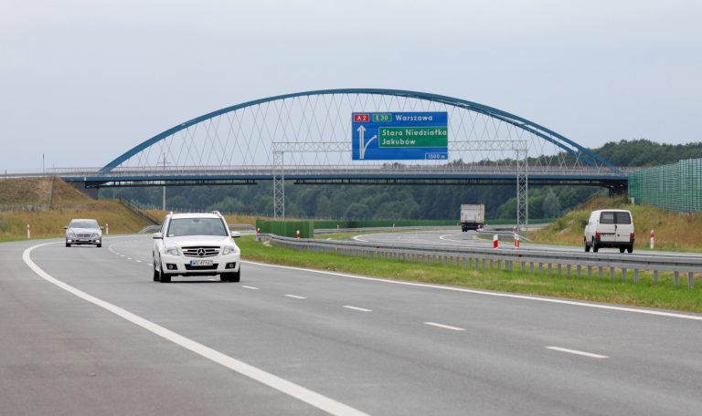 Ożywiony ruch na A2: kolejna umowa i ogłoszenie o przetargu