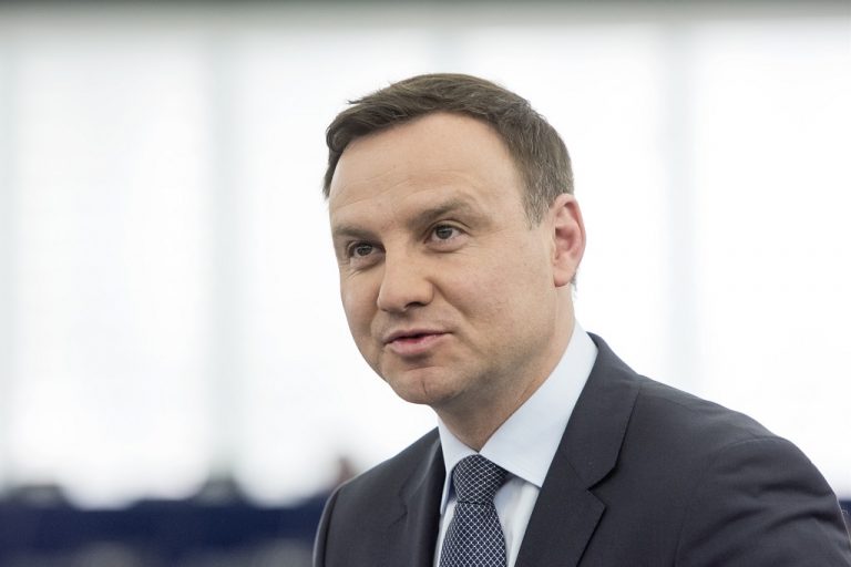 Koniec pożarów? Andrzej Duda podpisał nowelizacje ustaw odpadowych