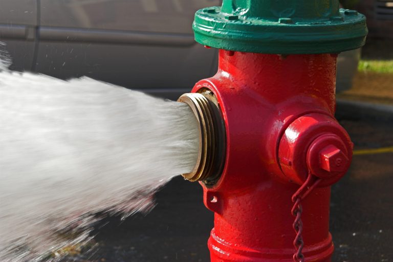 Ktoś kradnie wodę z hydrantów. Wójt apeluje, przestrzega i zabrania