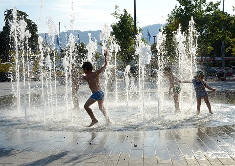 Uwaga! Kąpiel w miejskich fontannach może być niebezpieczna