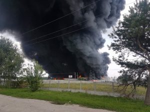 Pożar w zakładzie recyklingu Ekochem pod Toruniem [WIDEO]