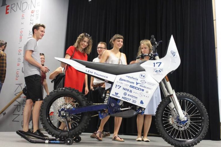 Studenci z Wrocławia stworzyli elektryczny motocykl. Maszyna ma szansę wystartować w Rajdzie Dakar