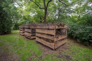 Kompostowniki wspomagają użyźnianie gleby w warszawskich parkach