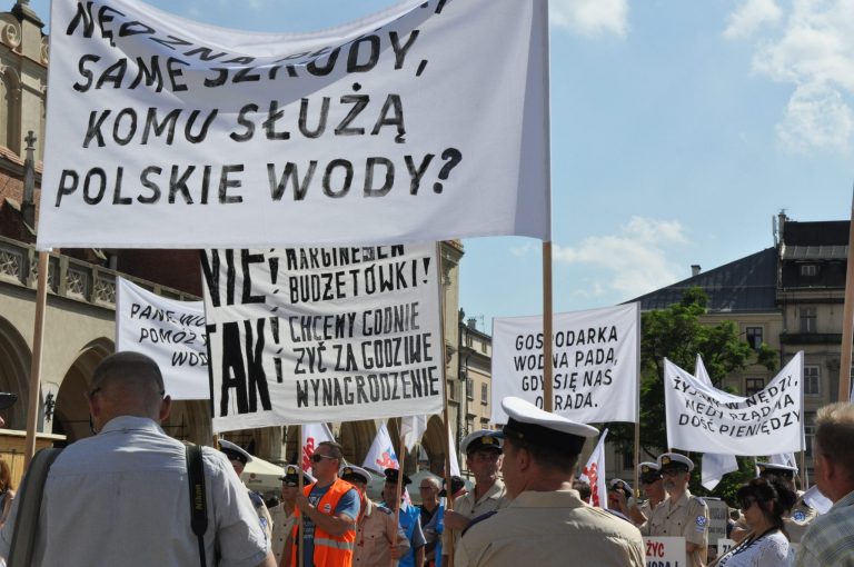 Związkowcy z Wód Polskich protestowali w Krakowie