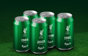 Carlsberg chce chronić oceany. Będzie łączył puszki klejem