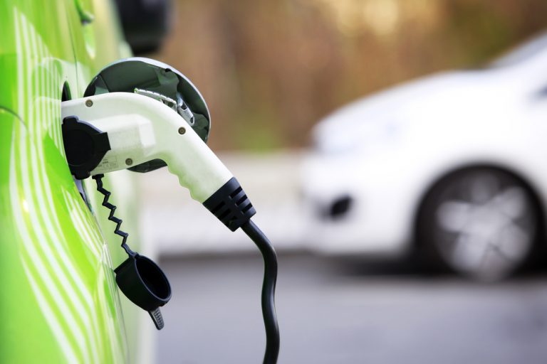 PGE wybuduje 25 stacji ładowania dla aut elektrycznych