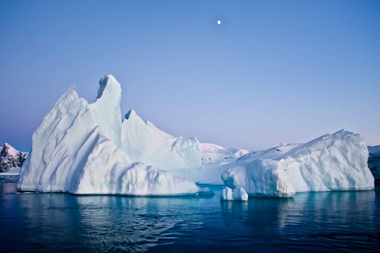 Dubaj chce holować góry lodowe z Antarktydy