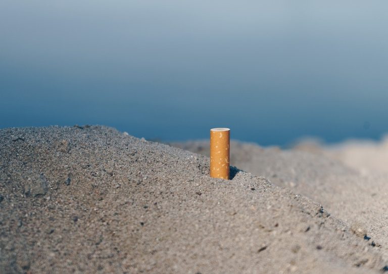 Odpady nad Bałtykiem. Turyści wyjechali, a śmieci zostały