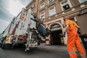 Straż miejska skontroluje śmieci. Porozumienie w Poznaniu