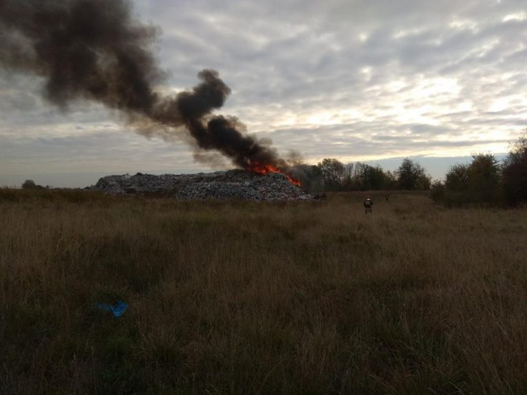 Pożar odpadów w Pyszącej. To już szósty raz w ciągu roku