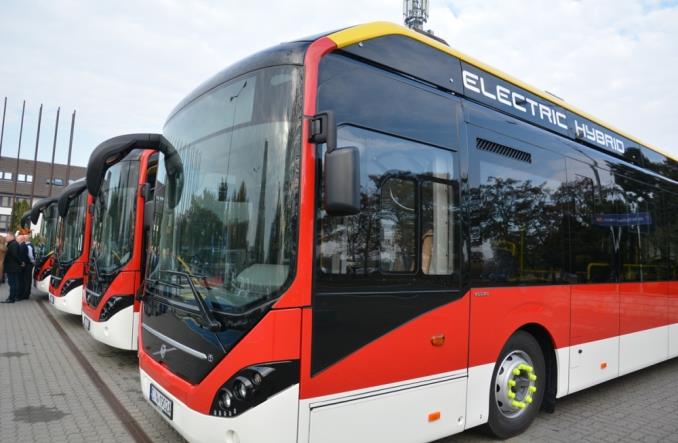 Na ulice Inowrocławia wyjechały autobusy o napędzie elektryczno-hybrydowym