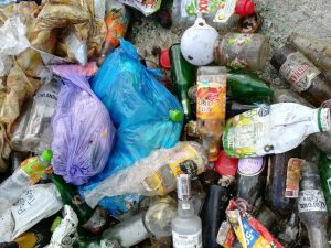 296 osób z zarzutami nielegalnego postępowania z odpadami; w tym roku blisko 100 oskarżonych
