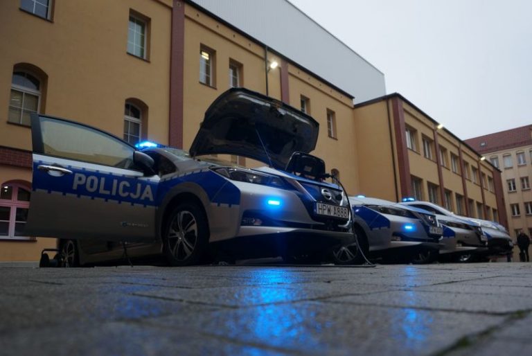 Policja w Szczecinie ma radiowozy na prąd