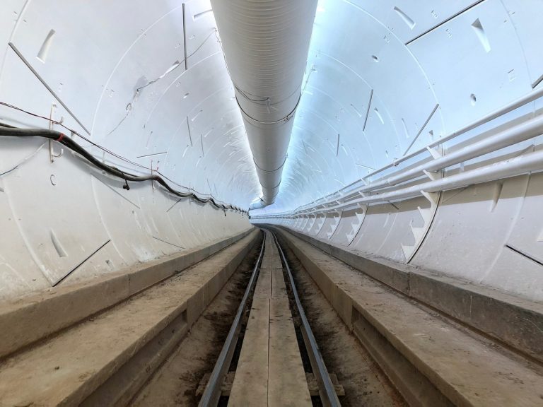 Tunel Hyperloop gotowy. Pierwsze przejazdy superszybkiej kolejki podziemnej w Los Angeles