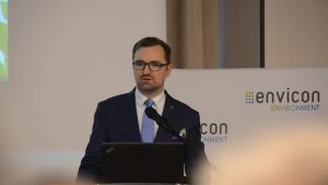 Warszawa tonie w śmieciach. Resort komentuje sprawę [WIDEO]