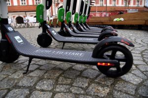 Mniej hulajnóg na ulicach i zakaz jazdy nocą. Oslo dba o bezpieczeństwo pieszych