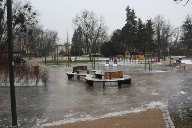 Parki w Poznaniu zalewa woda. Miasto tłumaczy, że i tak jest lepiej niż było