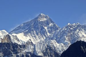 Ruszyło sprzątanie najwyższego wysypiska świata - Mount Everest