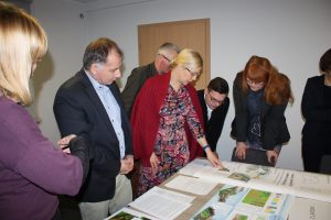 Ogród sensoryczny – pobudzanie zmysłów a bezpieczeństwo dzieci