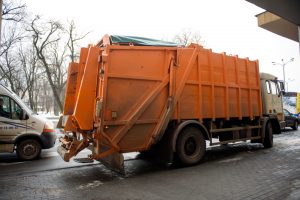 Warszawa: Wsparcie dla samotnych mieszkańców w związku z nowym systemem opłat za odpady