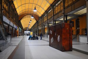 PKP montuje oświetlenie LED na peronach