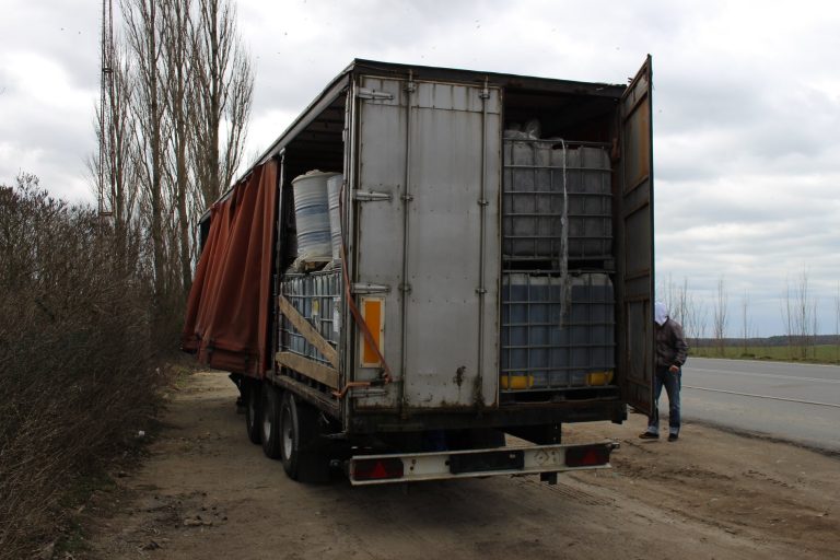 Przyczepy z odpadami chemicznymi w Wielkopolsce i Lubuskiem